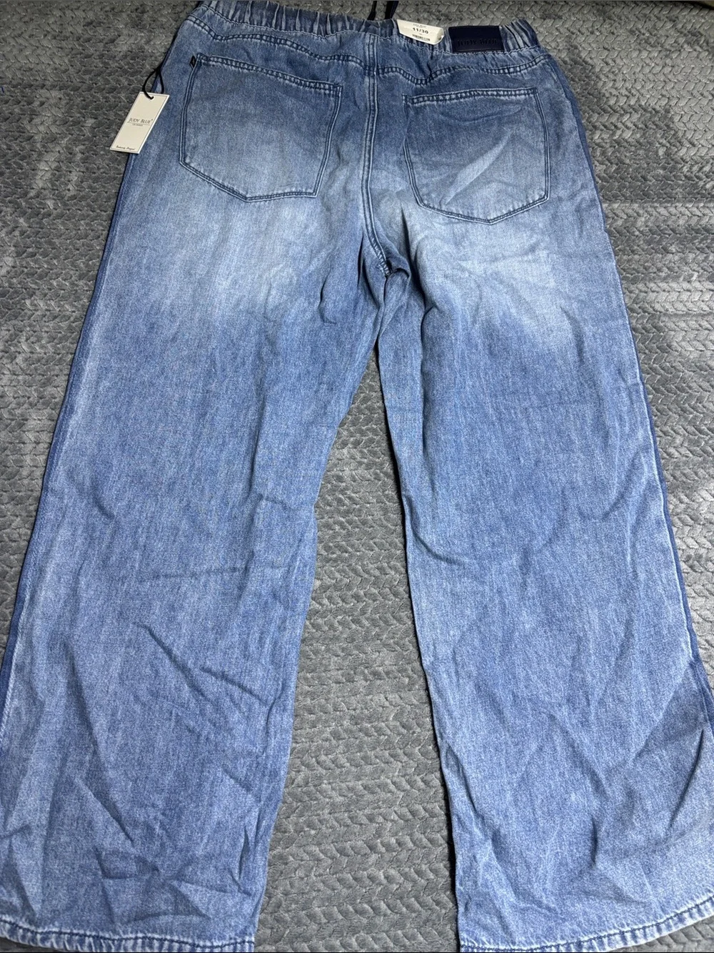 Judy Blue Two-Tone Featherweight Pull on Jeans
